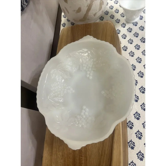 Vintage Indiana Milk Glass Grape Vine Pattern Bowl White - Picture 3 of 6